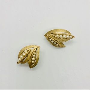 Trifari Vinatge Clip Earrings